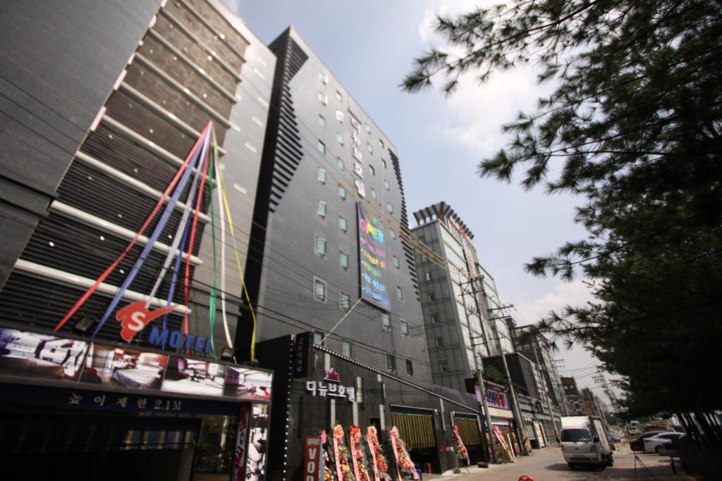 Danube Hotel Suwon Bagian luar foto