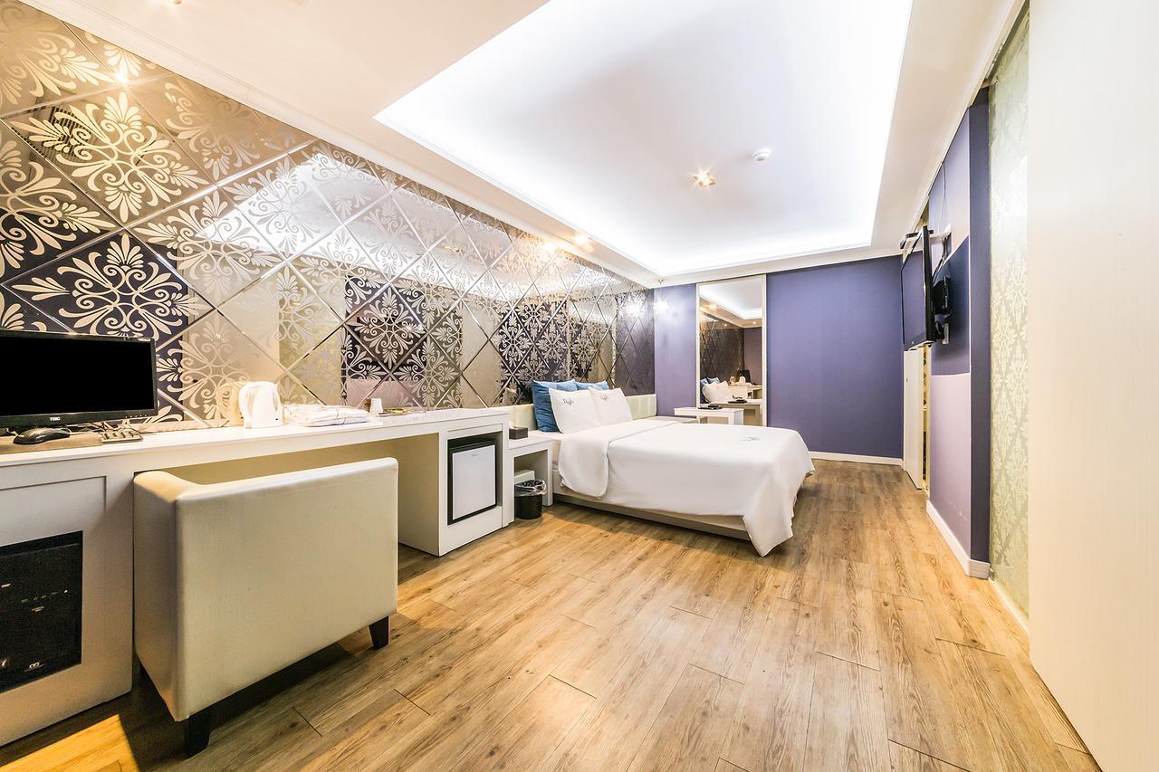 Danube Hotel Suwon Bagian luar foto