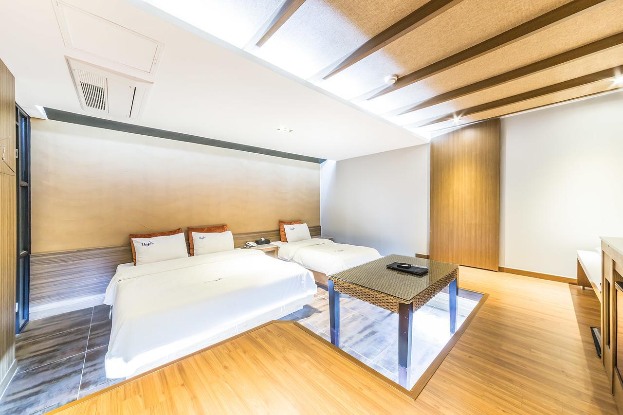 Danube Hotel Suwon Bagian luar foto